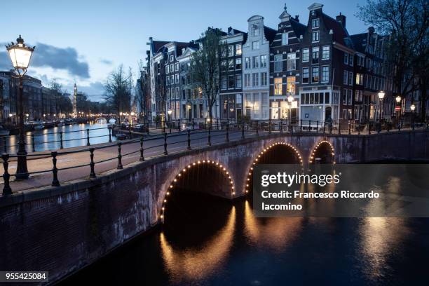 canal crossroads at keizersgracht, amsterdam, netherlands - iacomino netherlands stock pictures, royalty-free photos & images