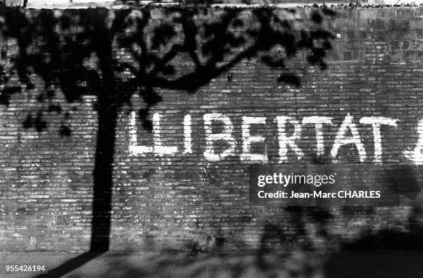 Graffiti contestataire ?Libertat? dans la rue à Barcelone, Espagne.