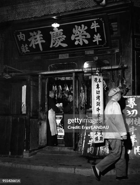 Boutique de viande dans une rue de Pékin, en Chine.