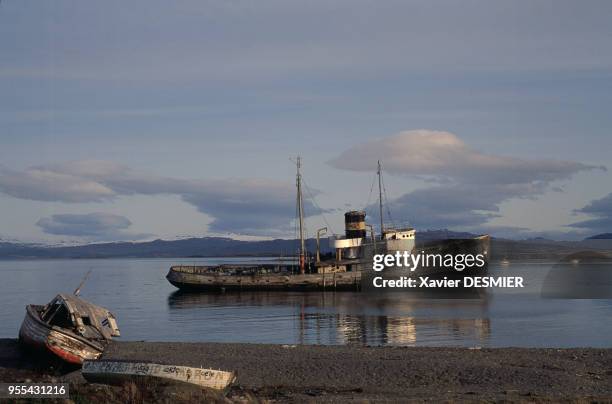 Epave d'un ancien dragueur de mines dans la baie d'Ushuaïa, Argentine.