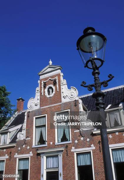 Façade d'une maison traditionnelle de la place Martinikerkhof à Groningue, Pays-Bas.