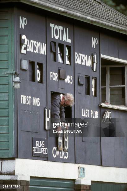 Tableau d'affichage des scores d'un match de cricket à Todmorden, Royaume-Uni.