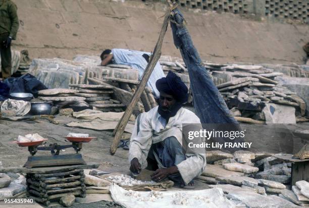 Marchand de sel à Mopti au Mali.