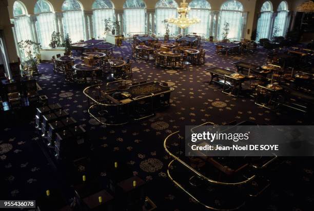 Salle de jeux d'un casino de Barcelone, en Espagne.