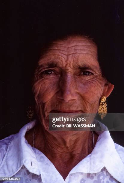 Portrait d'une femme âgée à Ponte de Lima, Portugal.