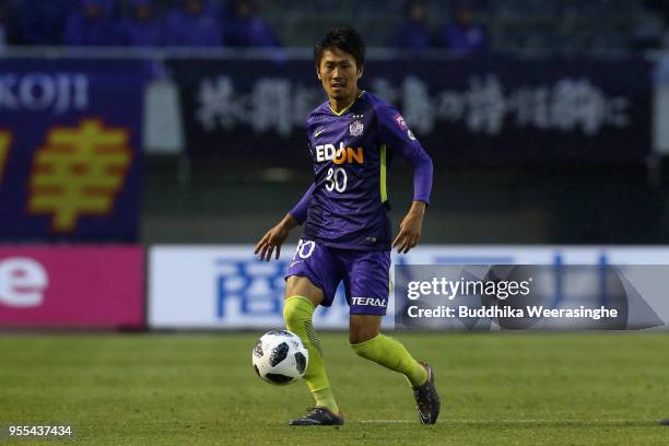 Kosei Shibasaki of Sanfrecce Hiroshima in action during the J.League J1 match between Sanfrecce Hiroshima and Vissel Kobe at Edion Stadium Hiroshima...