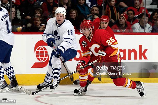 David Moss of the Calgary Flames skates against Wayne Primeau of the Toronto Maple Leafs on January 2, 2010 at Pengrowth Saddledome in Calgary,...