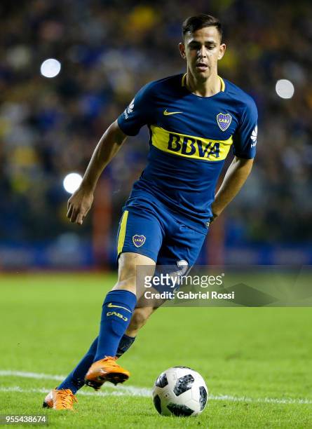 Gonzalo Maroni of Boca Juniors drives the ball during a match between Boca Juniors and Union de Santa Fe as part of Superliga 2017/18 at Estadio...