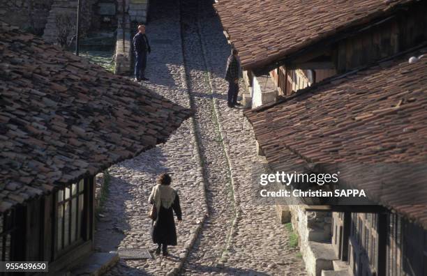 Vue d'une ruelle du vieux bazar de Krujë, Albanie.