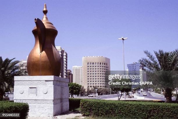 Sculpture en forme de théière à Manama, Bahreïn.