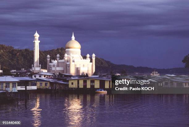 La mosquée Omar Ali Saifuddin à Bandar Seri Begawan, Sultanat de Brunei Darussalam.