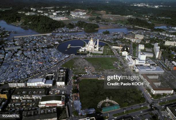 Vue de la mosquée Omar Ali Saifuddin à Bandar Seri Begawan, Etat de Brunei Darussalam.