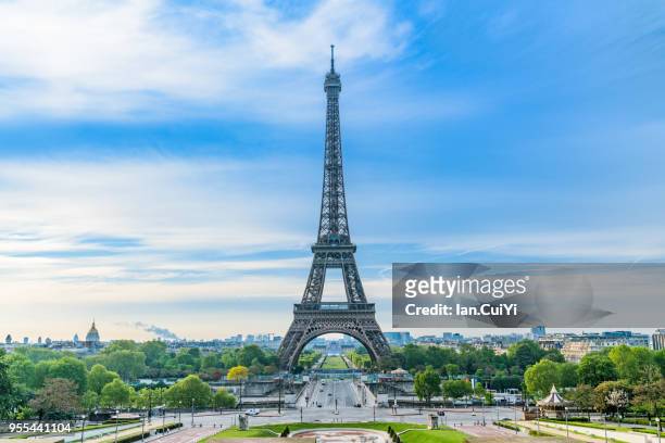 eiffel tower and paris city in the morning, paris, france paris, france - luogo d'interesse internazionale foto e immagini stock