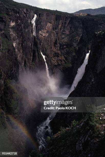 Chutes d'eau de Voringfossen à Eidfjord, sur la rivière Bjoreio, Norvège.