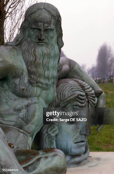 La statue Léonard de Vinci par Amleto Cataldi à Amboise, en Indre-et-Loire, France.