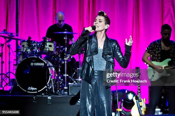 British singer Lisa Stansfield performs live on stage during a concert at the Friedrichstadtpalast on May 6, 2018 in Berlin, Germany.