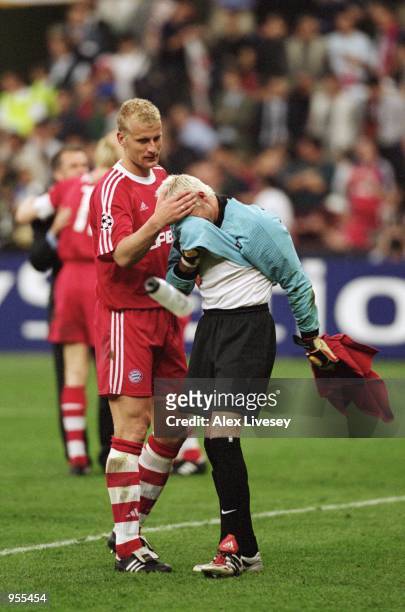 Carsten Jancker of Bayern Munich consoles Valencia Goalkeeper Santiago Canizares after the Uefa Champions League Final between Bayern Munich and...