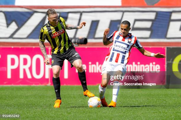 Alexander Buttner of Vitesse, Damil Dankerlui of Willem II during the Dutch Eredivisie match between Willem II v Vitesse at the Koning Willem II...