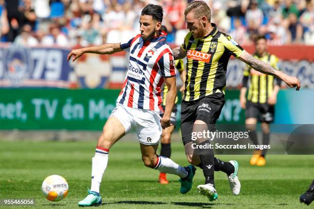 Ismail Azzaoui of Willem II, Maikel van der Werff of Vitesse during the Dutch Eredivisie match between Willem II v Vitesse at the Koning Willem II...