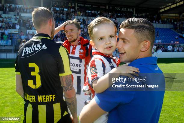 Bryan Linssen of Vitesse with the son of Ben Rienstra of Willem II during the Dutch Eredivisie match between Willem II v Vitesse at the Koning Willem...