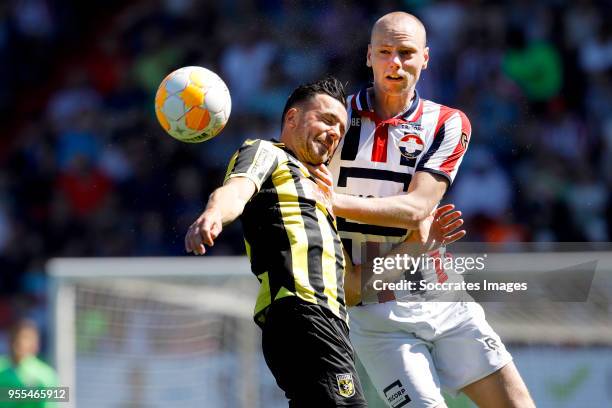 Thomas Bruns of Vitesse, Elmo Lieftink of Willem II during the Dutch Eredivisie match between Willem II v Vitesse at the Koning Willem II Stadium on...