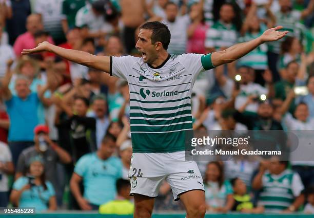 Carlos Izquierdoz of Santos gestures during the quarter finals second leg match between Santos Laguna and Tigres UANL as part of the Torneo Clausura...