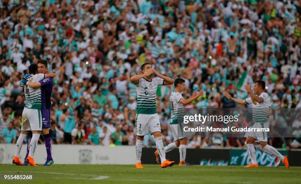 Players of Santos, celebrate after the quarter finals second leg match between Santos Laguna and Tigres UANL as part of the Torneo Clausura 2018 Liga...