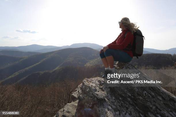 hiker relaxes on mountain crest - sierra capri fotografías e imágenes de stock