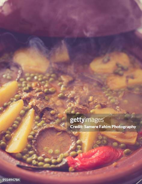 tajine of artichokes, potato and peas with lamb meat - ground beef stew stock-fotos und bilder