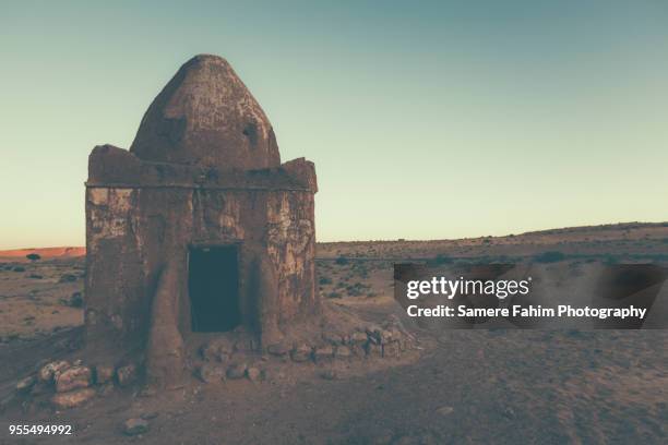 sidi daoud tomb at sunrise - samere fahim fotografías e imágenes de stock