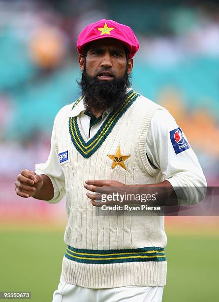 Mohammad Yousuf of Pakistan warms up in a pink cap to support Jane and Glenn McGrath's breast cancer charity, the McGrath Foundation during day one...