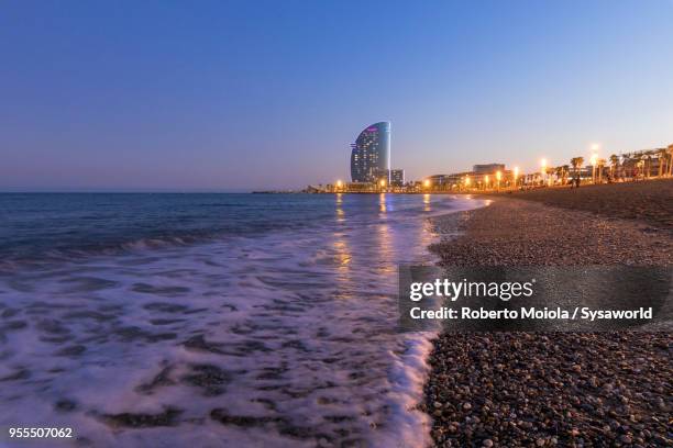 la barceloneta beach, barcelona, spain - barcellona night foto e immagini stock