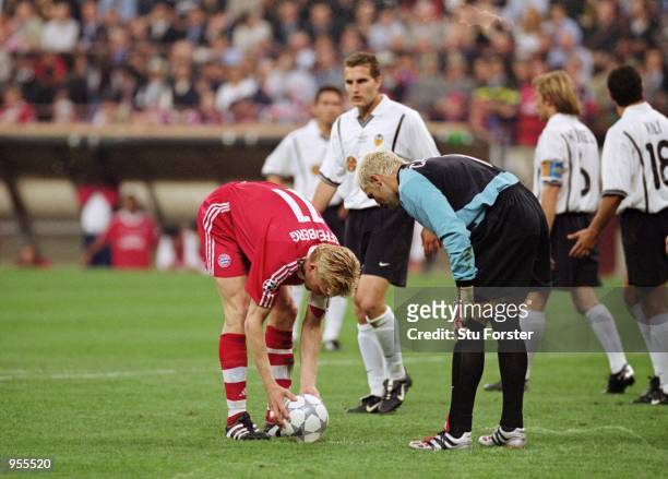 Valencia Goalkeeper Santiago Canizares attempts to ''psyche out'' Bayern Munich Captain Stefan Effenberg during the Uefa Champions League Final...