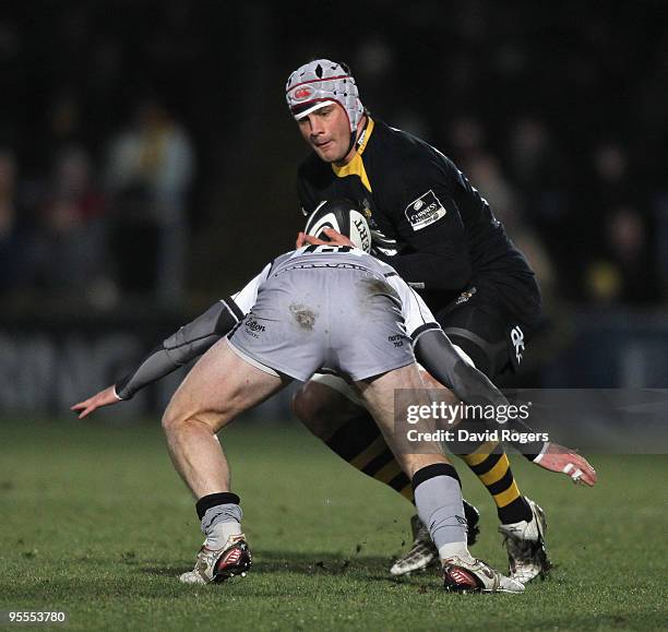 Dan Ward-Smith of Wasps is held by Rob Vickerman during the Guinness Premiership match between London Wasps and Newcastle Falcons at Adams Park on...