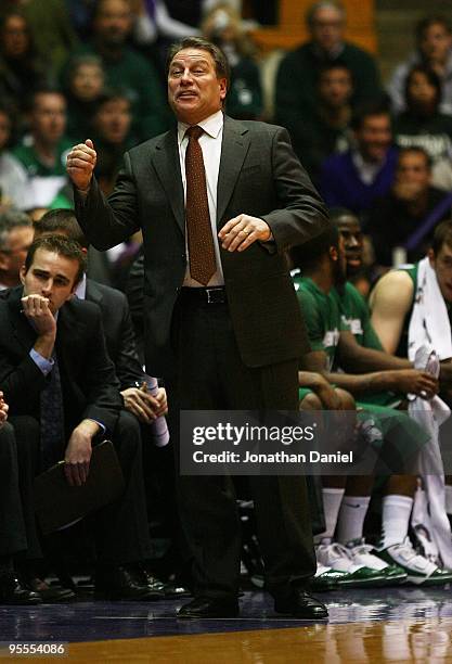 Head coach Tom Izzo of the Michigan State Spartans gives instructions to his team against the Northwestern Wildcats on January 2, 2010 at Welsh-Ryan...