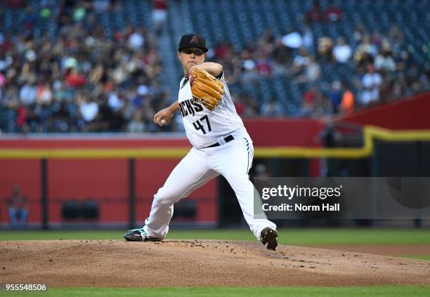 Kris Medlen of the Arizona Diamondbacks delivers a pitch against the Houston Astros at Chase Field on May 4, 2018 in Phoenix, Arizona.