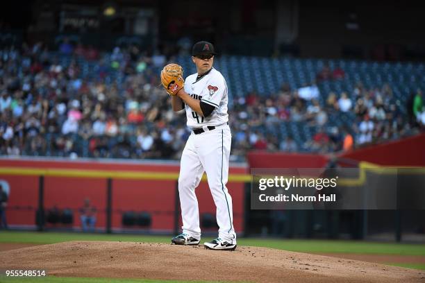 Kris Medlen of the Arizona Diamondbacks delivers a pitch against the Houston Astros at Chase Field on May 4, 2018 in Phoenix, Arizona.