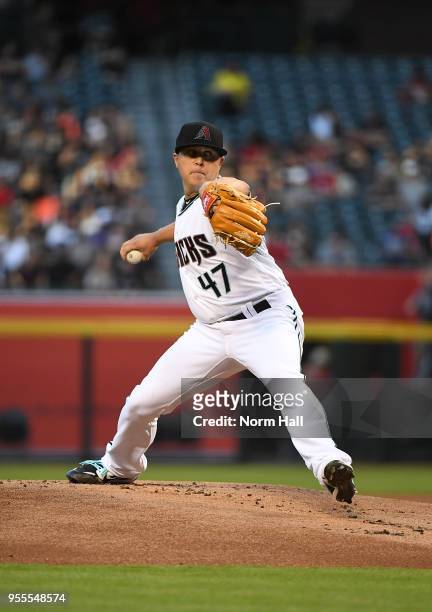 Kris Medlen of the Arizona Diamondbacks delivers a pitch against the Houston Astros at Chase Field on May 4, 2018 in Phoenix, Arizona.