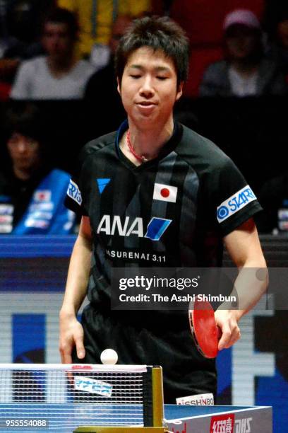 Jun Mizutani of Japan reacts after losing a point against Jeoung Youngsik of South Korea in the Men's quarter final on day six of the World Team...