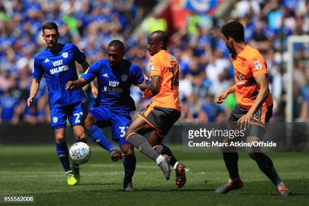 Junior Hoilett of Cardiff City in action with Sone Aluko of Reading during the Sky Bet Championship match between Cardiff City and Reading at Cardiff...