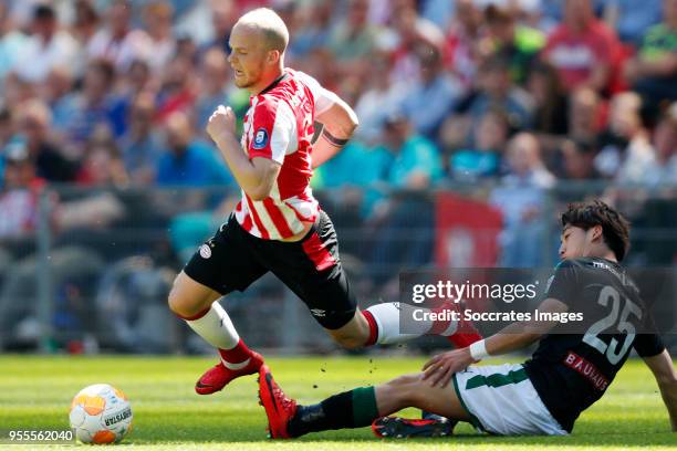 Jorrit Hendrix of PSV, Ritsu Doan of FC Groningen during the Dutch Eredivisie match between PSV v FC Groningen at the Philips Stadium on May 6, 2018...