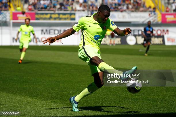 Agyemang Diawusie of Wehen Wiesbaden during the 3. Liga match between SC Paderborn 07 and SV Wehen Wiesbaden at Benteler Arena on May 5, 2018 in...
