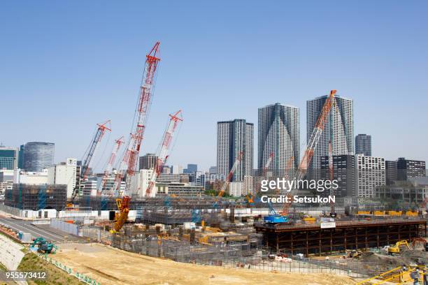 construindo o 2020 vila olímpica, harumi, tóquio - vila olímpica evento esportivo - fotografias e filmes do acervo