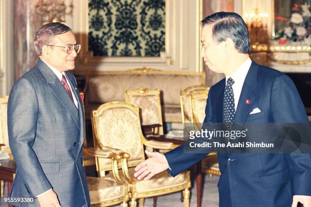 Maldives President Maumoon Abdul Gayoom and Japanese Prime Minister Toshiki Kaifu shake hands prior to their meeting at the Akasaka State Guest House...
