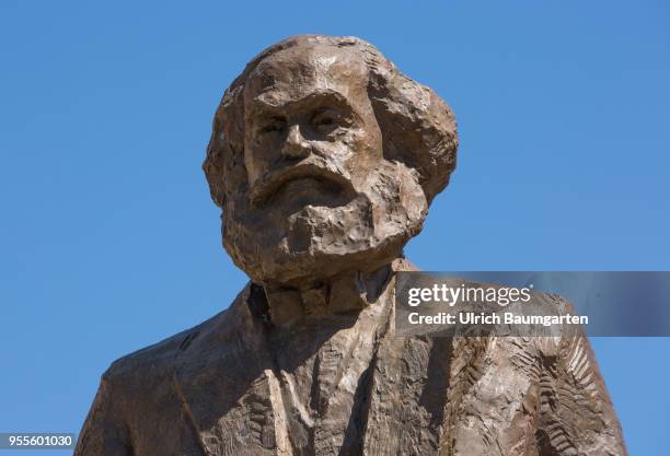 Marx Rise Statue 654 Karl Marx Statue Stock Photos, High-Res Pictures, and Images ...