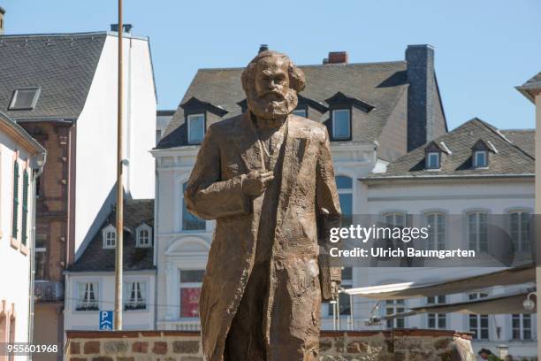 Present from China. The picture shows the five meter high Karl Marx statue in Trier.