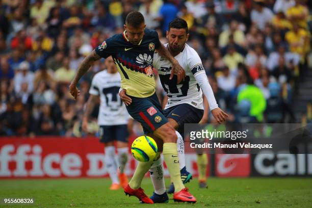 Jeremy Menez of America struggles for the ball against Omar Mendoza of Pumas during the quarter finals second leg match between America and Pumas...
