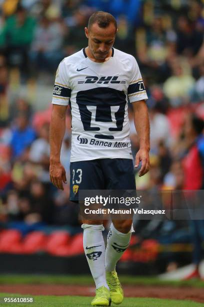 Marcelo Diaz of Pumas gestures after an expulsion during the quarter finals second leg match between America and Pumas UNAM as part of the Torneo...