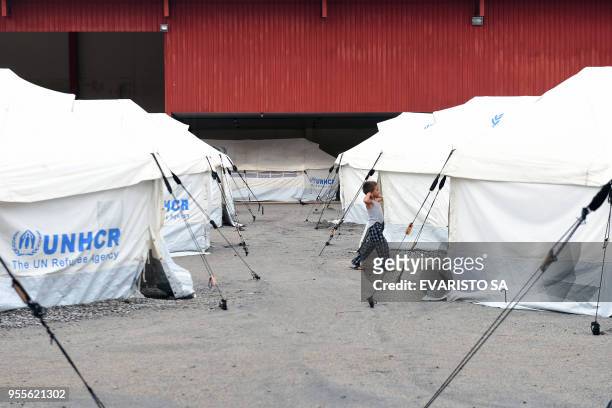 Venezuelan refugee child, is pictured at the UNHCR's Jardim Floresta Camp in Boa Vista, Roraima state, north of Brazil on May 3, 2018. - The...