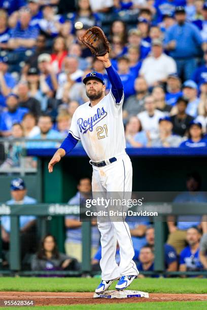 Lucas Duda of the Kansas City Royals makes a play against the Detroit Tigers during the third inning at Kauffman Stadium on May 4, 2018 in Kansas...